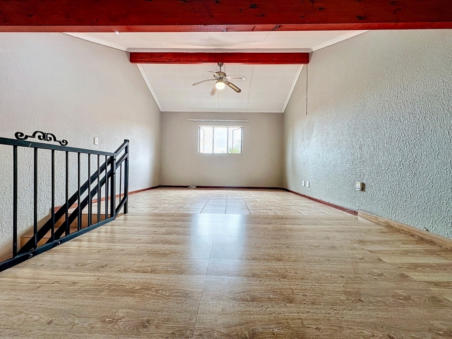 To Let 3 Bedroom Property for Rent in Die Hoewes Gauteng