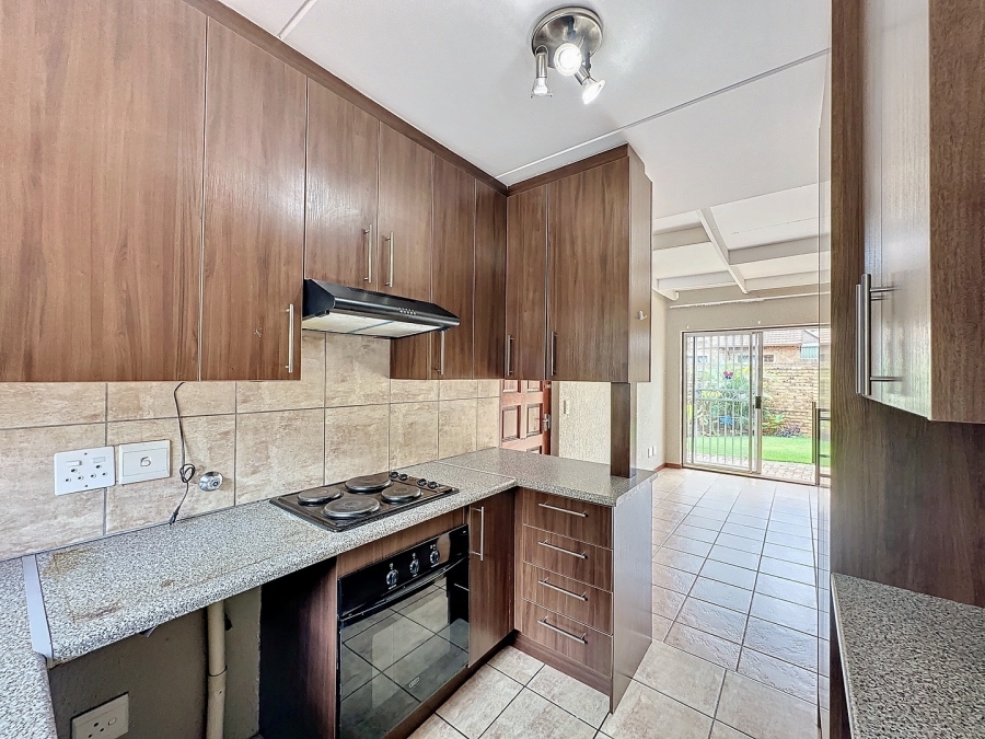 To Let 3 Bedroom Property for Rent in Die Hoewes Gauteng