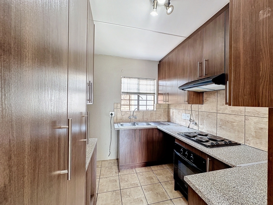 To Let 3 Bedroom Property for Rent in Die Hoewes Gauteng