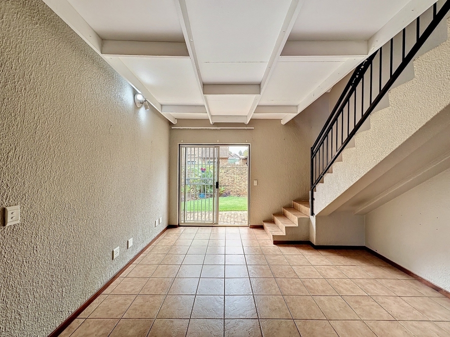 To Let 3 Bedroom Property for Rent in Die Hoewes Gauteng