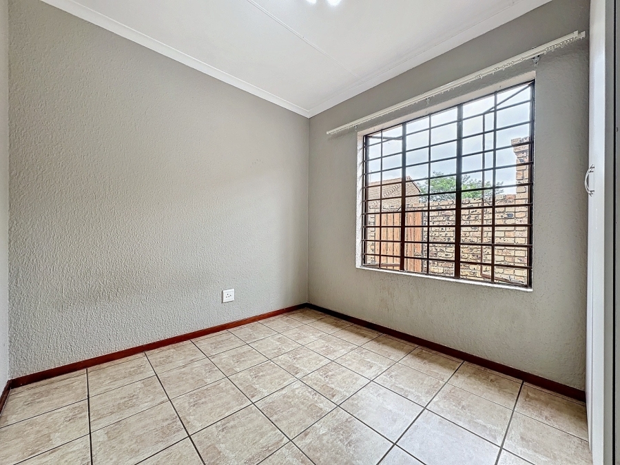 To Let 3 Bedroom Property for Rent in Die Hoewes Gauteng
