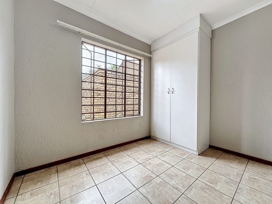 To Let 3 Bedroom Property for Rent in Die Hoewes Gauteng