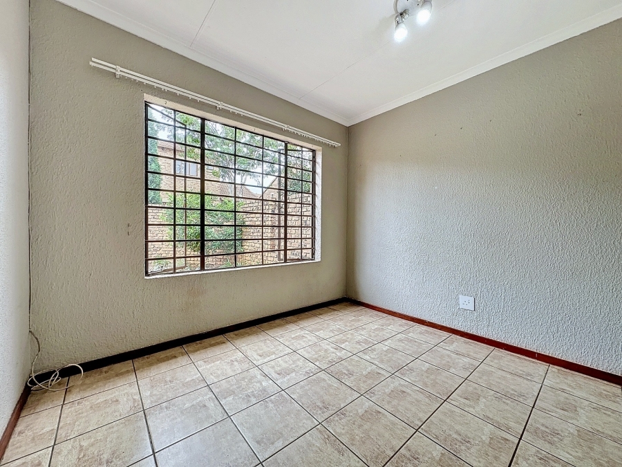 To Let 3 Bedroom Property for Rent in Die Hoewes Gauteng