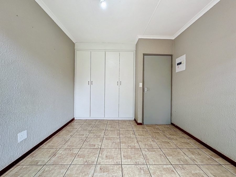 To Let 3 Bedroom Property for Rent in Die Hoewes Gauteng