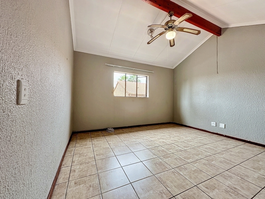To Let 3 Bedroom Property for Rent in Die Hoewes Gauteng