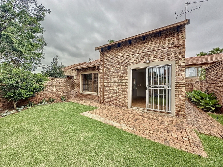 To Let 3 Bedroom Property for Rent in Die Hoewes Gauteng