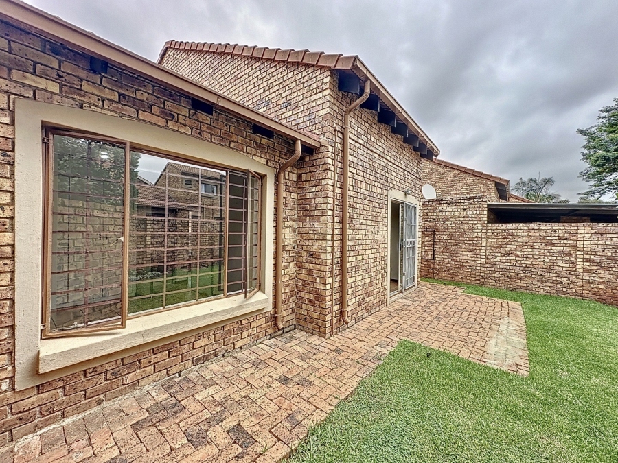 To Let 3 Bedroom Property for Rent in Die Hoewes Gauteng