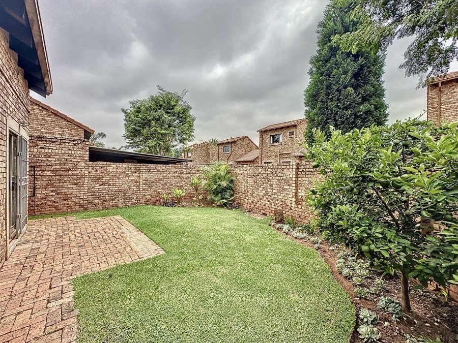 To Let 3 Bedroom Property for Rent in Die Hoewes Gauteng