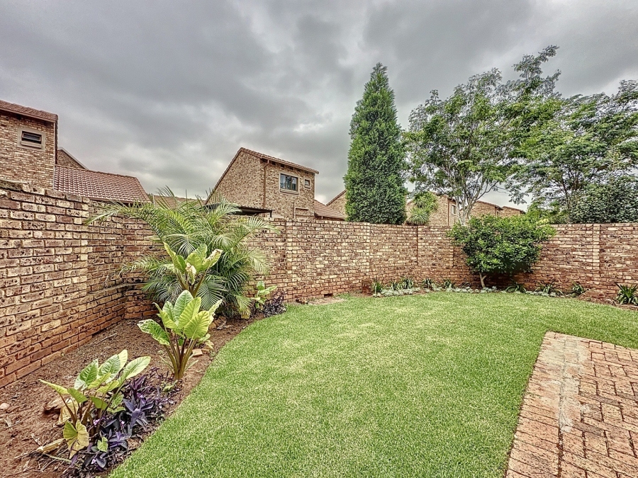 To Let 3 Bedroom Property for Rent in Die Hoewes Gauteng
