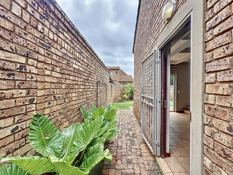 To Let 3 Bedroom Property for Rent in Die Hoewes Gauteng