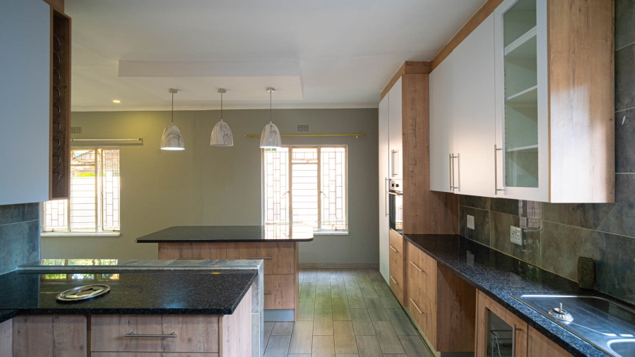 To Let 4 Bedroom Property for Rent in Vorna Valley Gauteng