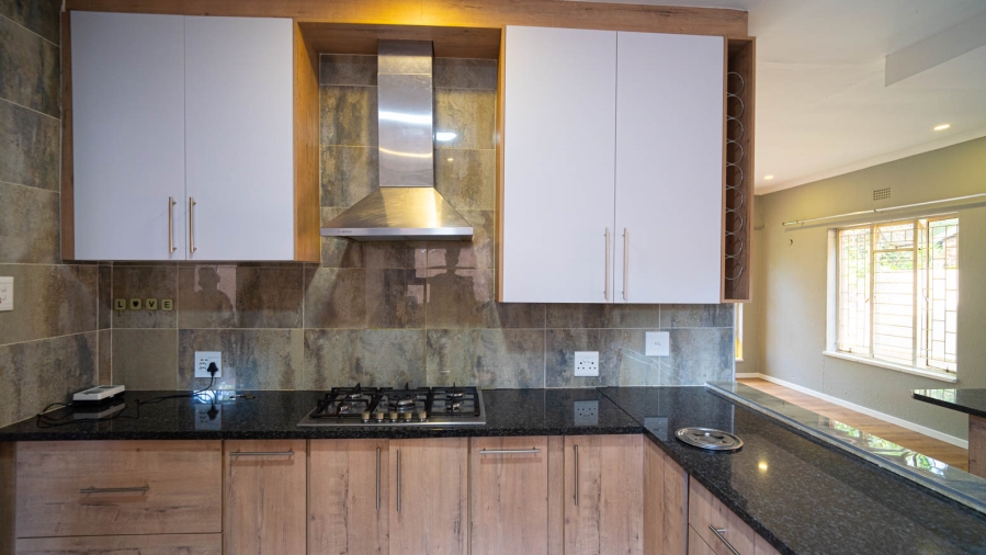 To Let 4 Bedroom Property for Rent in Vorna Valley Gauteng