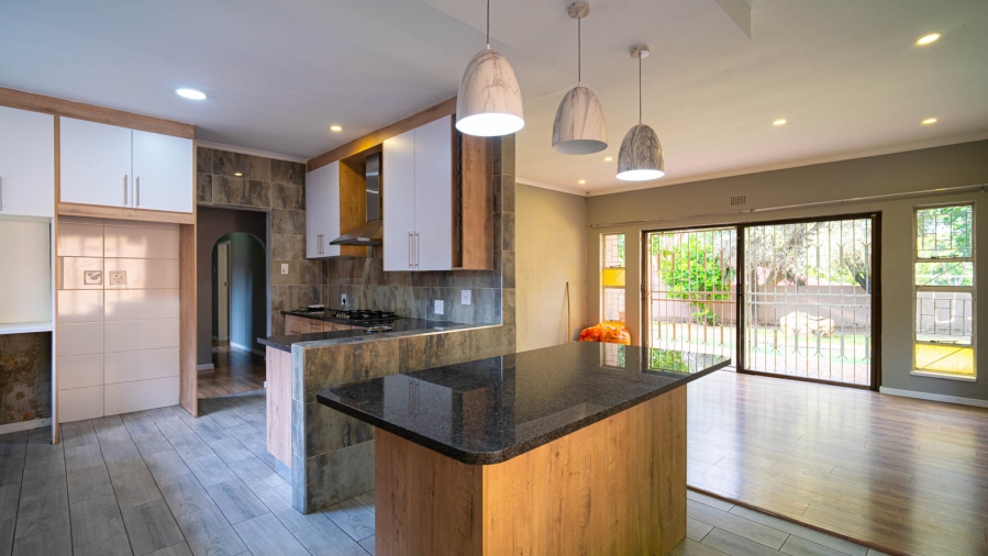 To Let 4 Bedroom Property for Rent in Vorna Valley Gauteng