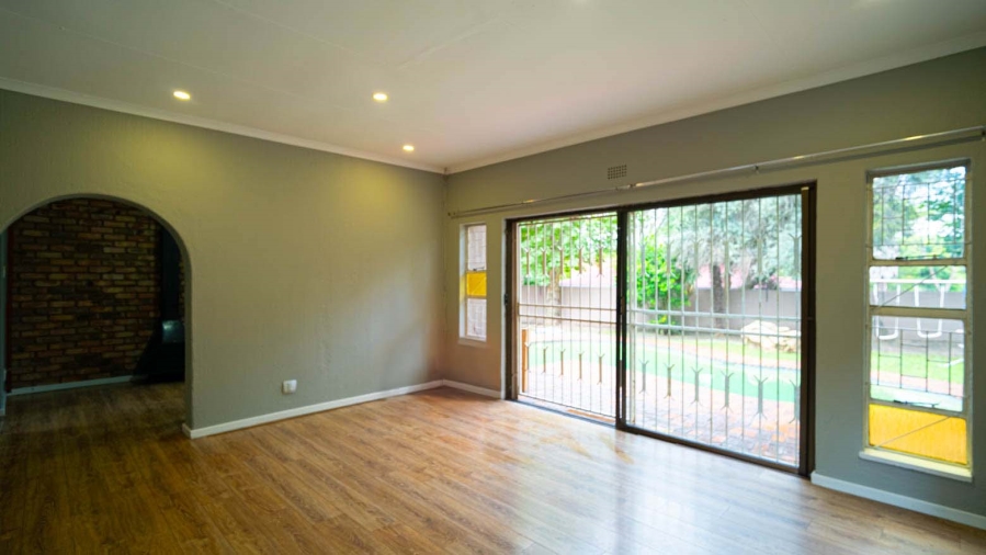 To Let 4 Bedroom Property for Rent in Vorna Valley Gauteng