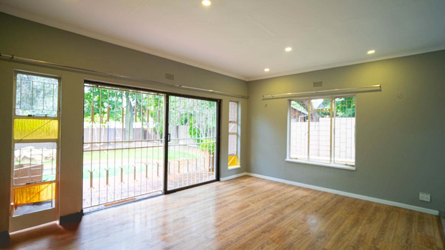 To Let 4 Bedroom Property for Rent in Vorna Valley Gauteng