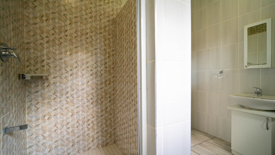 To Let 4 Bedroom Property for Rent in Vorna Valley Gauteng