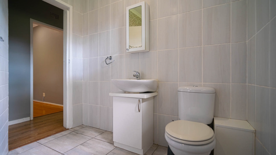 To Let 4 Bedroom Property for Rent in Vorna Valley Gauteng