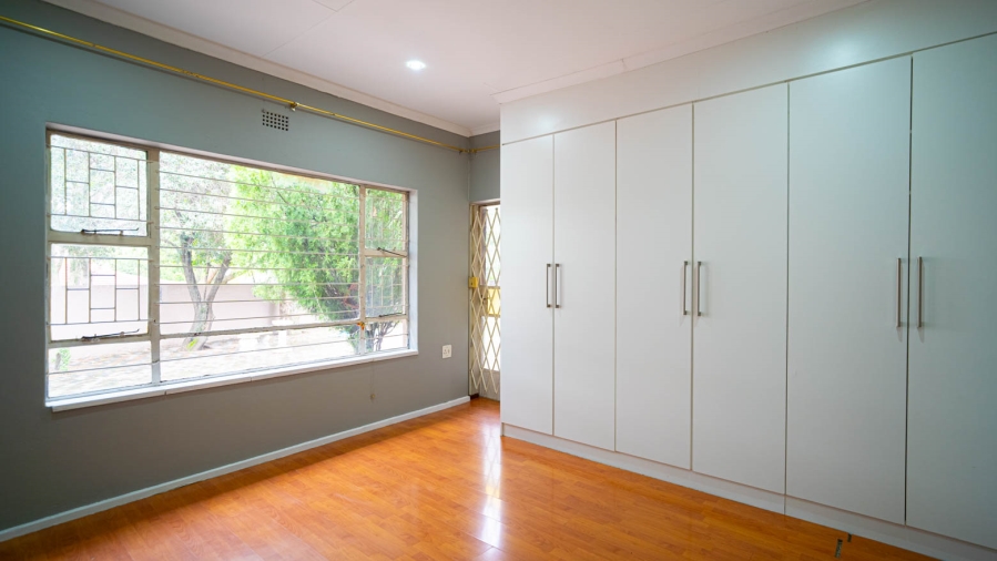 To Let 4 Bedroom Property for Rent in Vorna Valley Gauteng