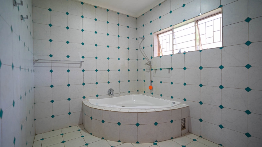 To Let 4 Bedroom Property for Rent in Vorna Valley Gauteng