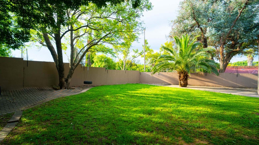 To Let 4 Bedroom Property for Rent in Vorna Valley Gauteng