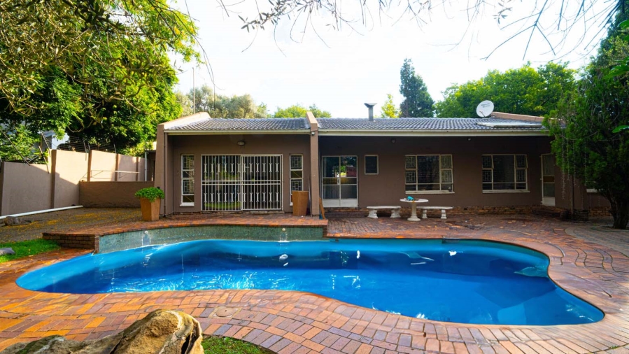 To Let 4 Bedroom Property for Rent in Vorna Valley Gauteng