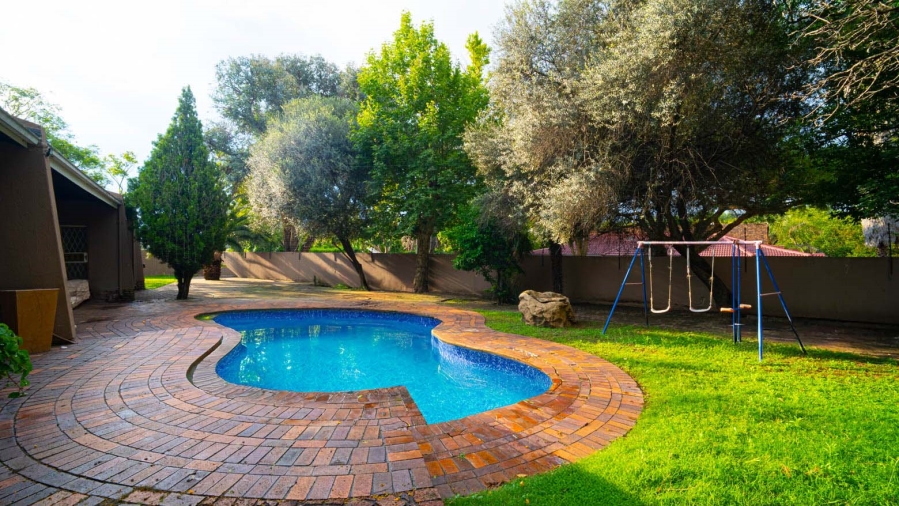 To Let 4 Bedroom Property for Rent in Vorna Valley Gauteng