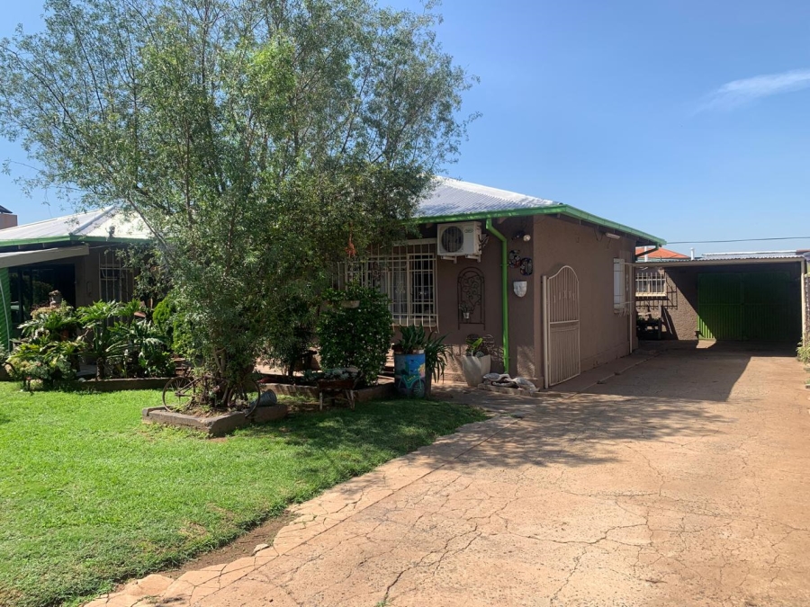 5 Bedroom Property for Sale in Vanderbijlpark Cw 6 Gauteng