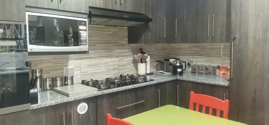 5 Bedroom Property for Sale in Vanderbijlpark Cw 6 Gauteng