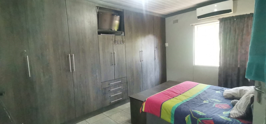 5 Bedroom Property for Sale in Vanderbijlpark Cw 6 Gauteng