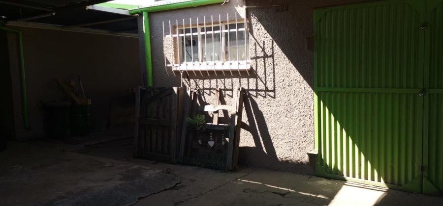 5 Bedroom Property for Sale in Vanderbijlpark Cw 6 Gauteng