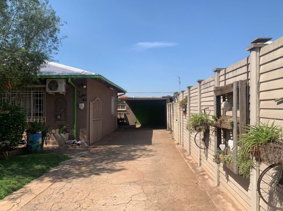 5 Bedroom Property for Sale in Vanderbijlpark Cw 6 Gauteng