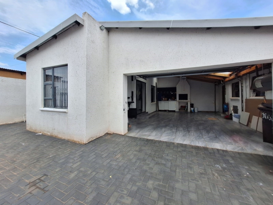 2 Bedroom Property for Sale in Ratanda Gauteng