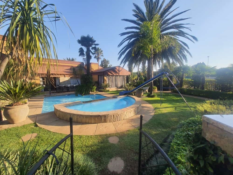 5 Bedroom Property for Sale in Vanderbijlpark SW 5 Gauteng