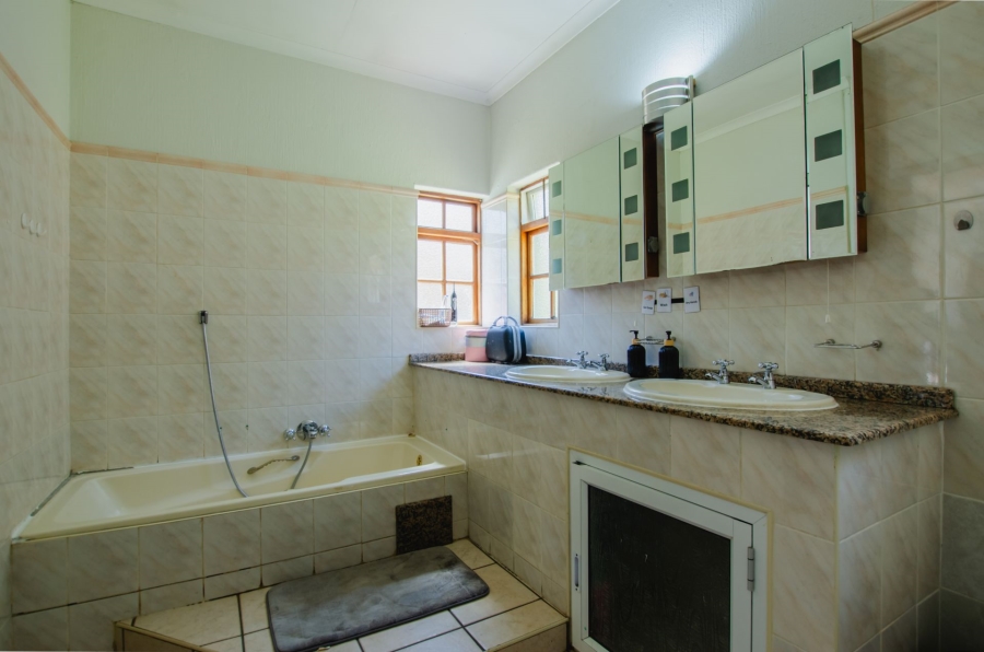 3 Bedroom Property for Sale in Faerie Glen Gauteng