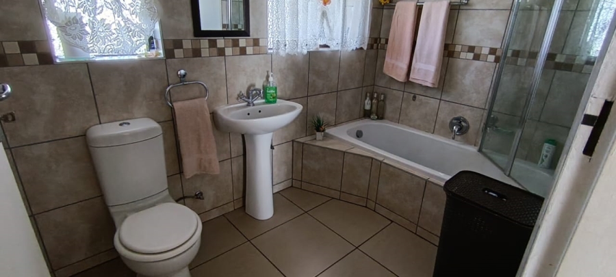 3 Bedroom Property for Sale in Noycedale Gauteng