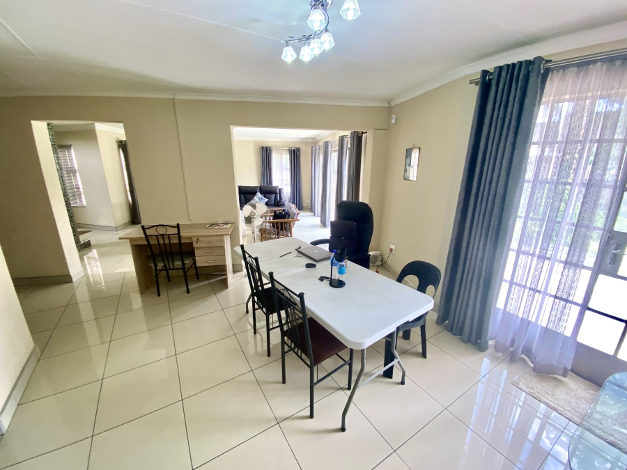 4 Bedroom Property for Sale in Bloubosrand Gauteng