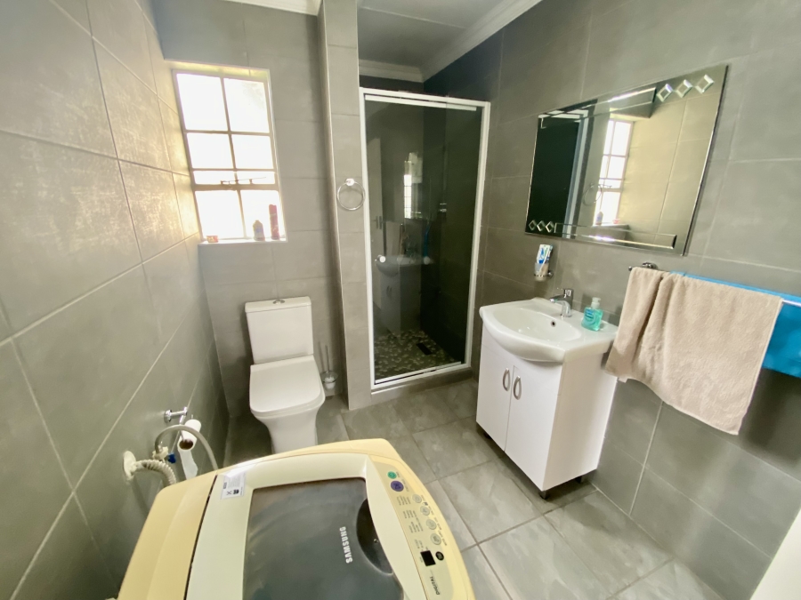 4 Bedroom Property for Sale in Bloubosrand Gauteng