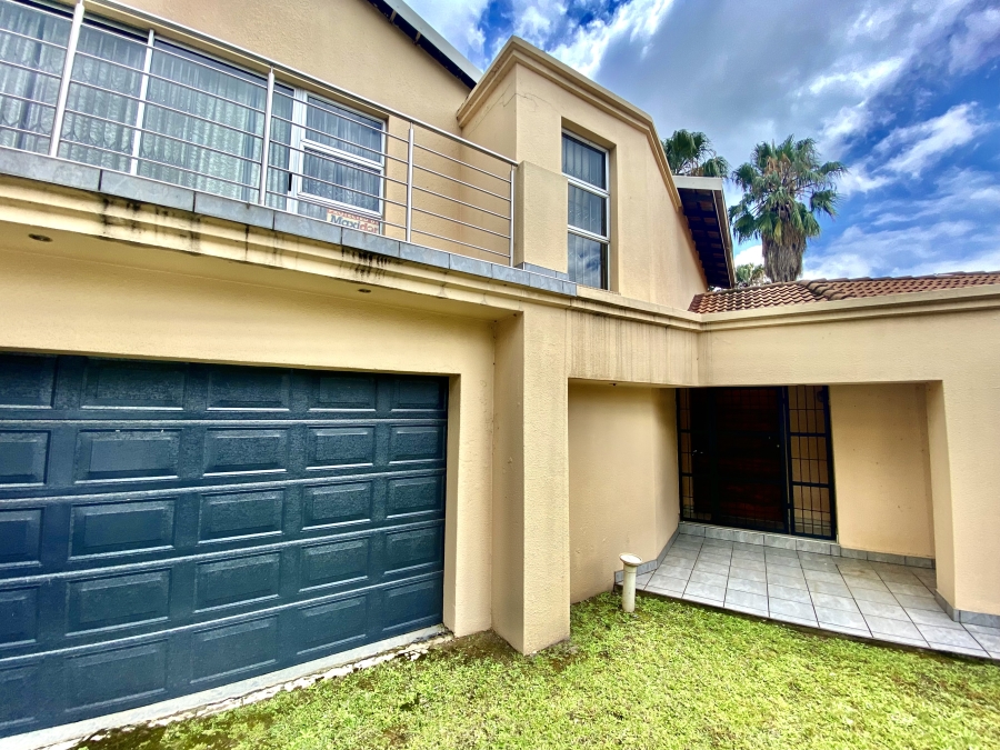 4 Bedroom Property for Sale in Bloubosrand Gauteng