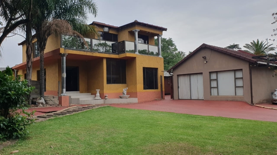 5 Bedroom Property for Sale in Brackendowns Gauteng