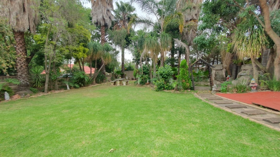 5 Bedroom Property for Sale in Brackendowns Gauteng