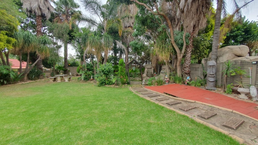 5 Bedroom Property for Sale in Brackendowns Gauteng