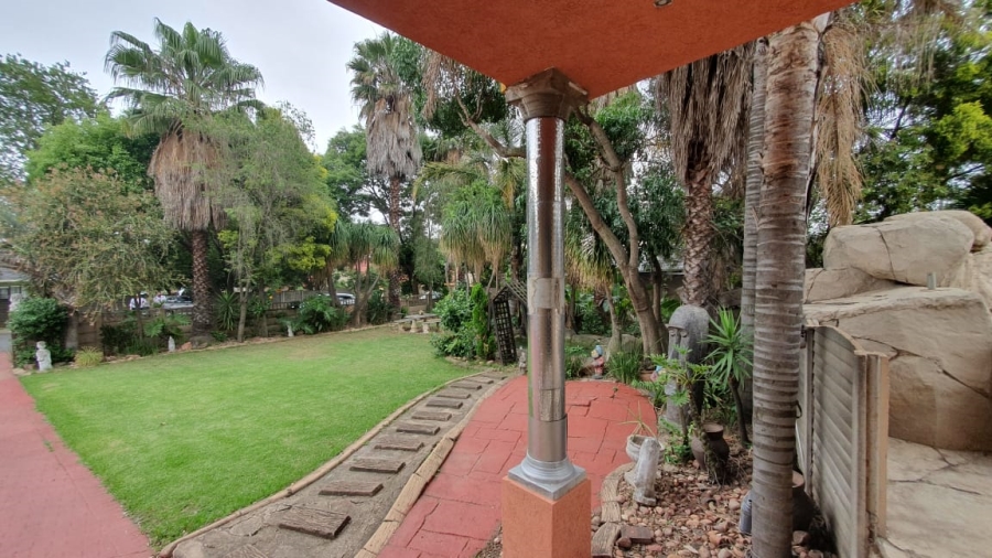 5 Bedroom Property for Sale in Brackendowns Gauteng