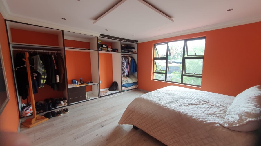 5 Bedroom Property for Sale in Brackendowns Gauteng