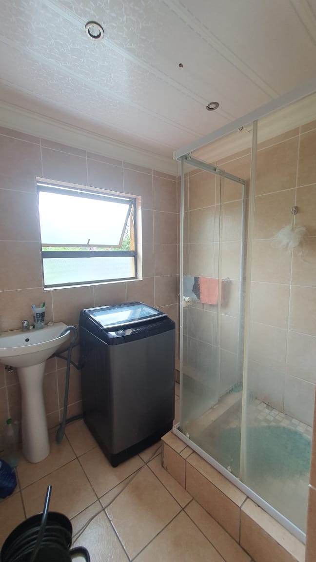 5 Bedroom Property for Sale in Brackendowns Gauteng