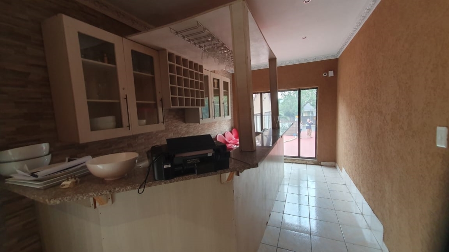 5 Bedroom Property for Sale in Brackendowns Gauteng