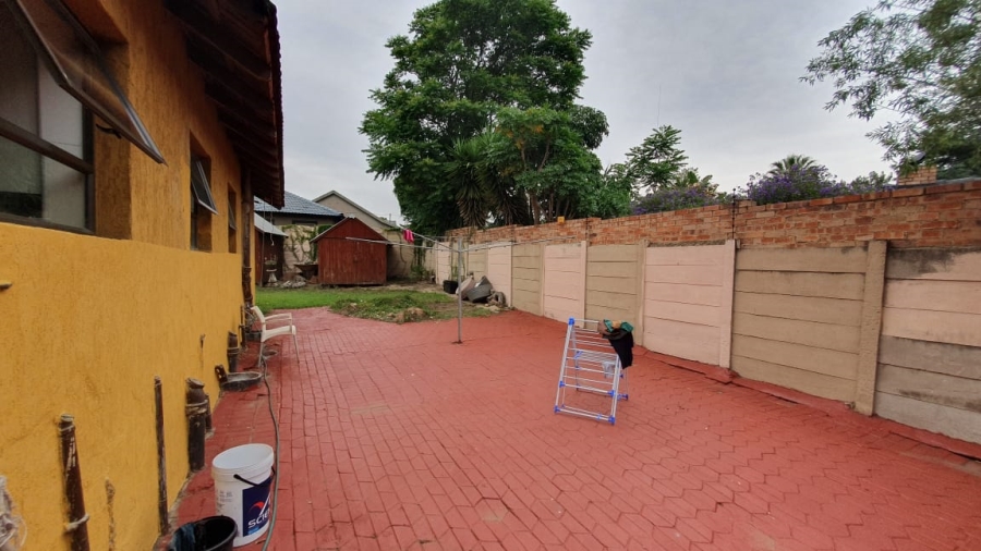 5 Bedroom Property for Sale in Brackendowns Gauteng