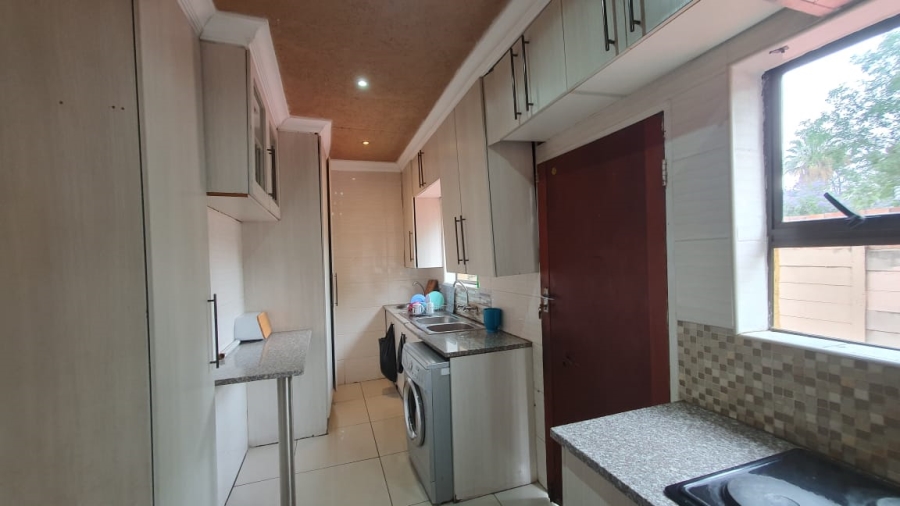 5 Bedroom Property for Sale in Brackendowns Gauteng