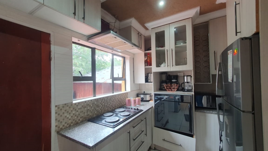 5 Bedroom Property for Sale in Brackendowns Gauteng