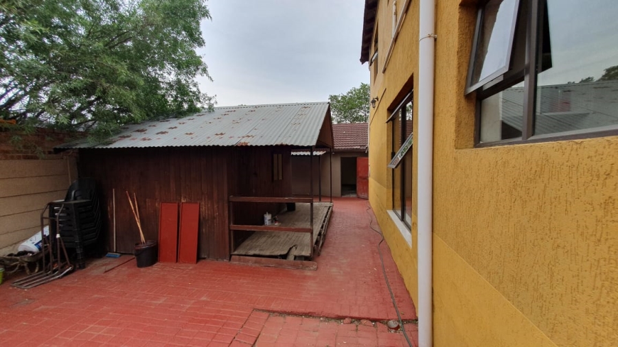 5 Bedroom Property for Sale in Brackendowns Gauteng