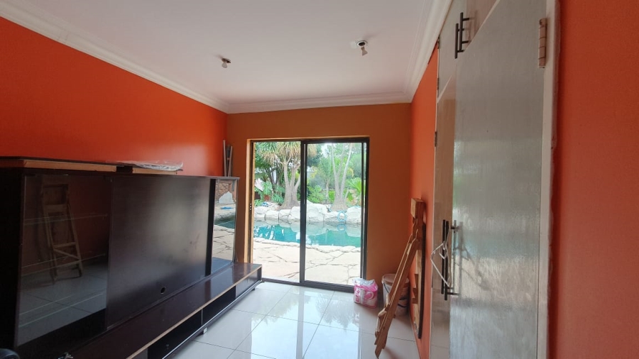 5 Bedroom Property for Sale in Brackendowns Gauteng